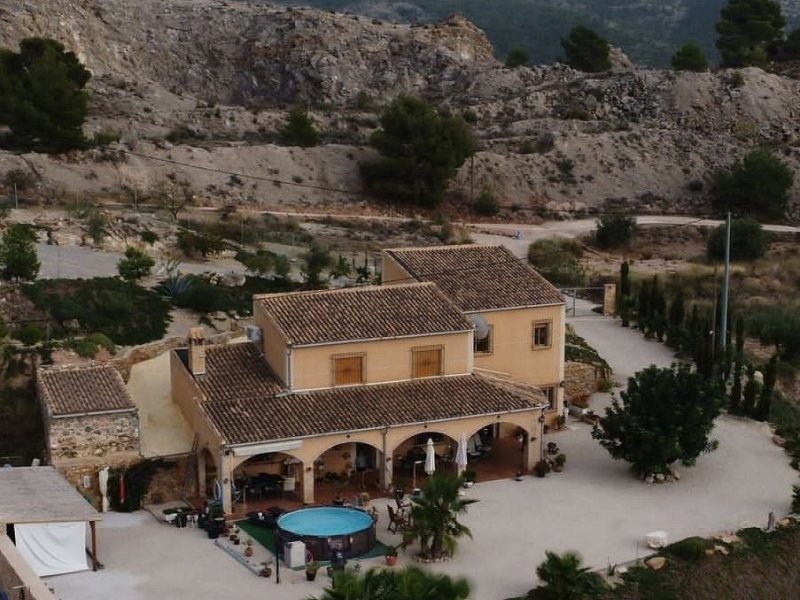 4 Bedroom 2 Bathroom Villa in Fortuna