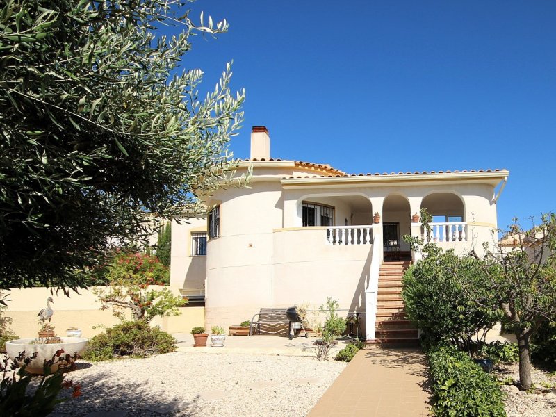 5 Bedroom 3 Bathroom Villa in Castalla