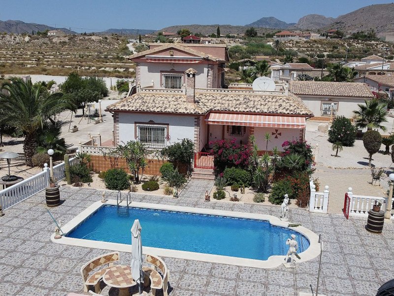 4 Bedroom 3 Bathroom Villa in Fortuna