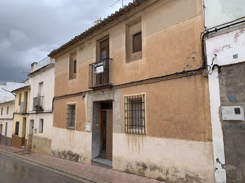 5 Bedroom 2 Bathroom Townhouse in Caudete