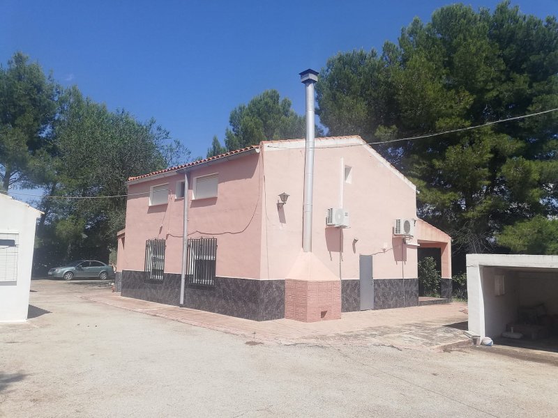 4 Bedroom 2 Bathroom Villa in Yecla