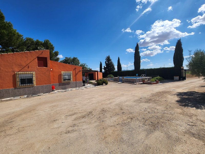 4 Bedroom 1 Bathroom Villa in Yecla