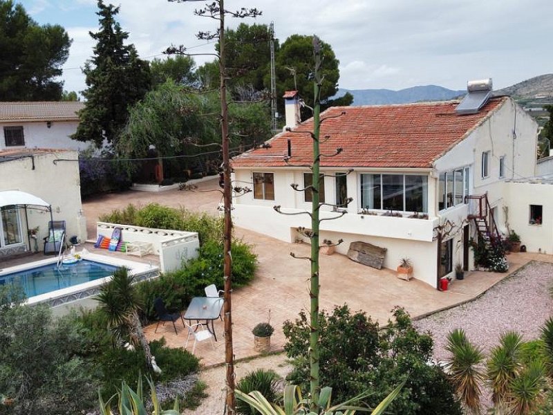 5 Bedroom 2 Bathroom Villa in Sax