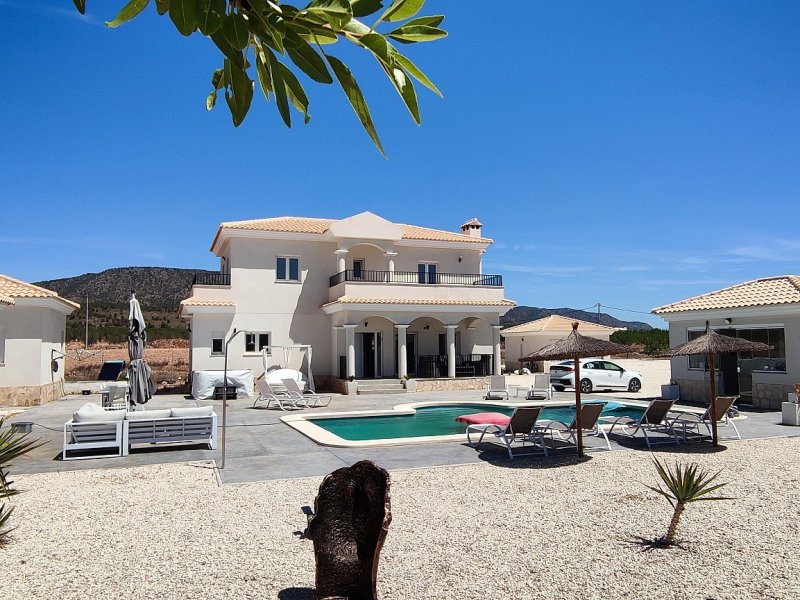 5 Bedroom 4 Bathroom Villa in Pinoso