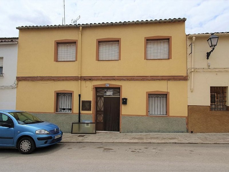 6 Bedroom 1 Bathroom Townhouse in Ayora