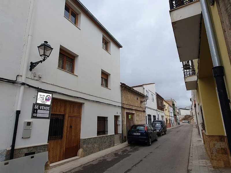 5 Bedroom 2 Bathroom Townhouse in Ayora