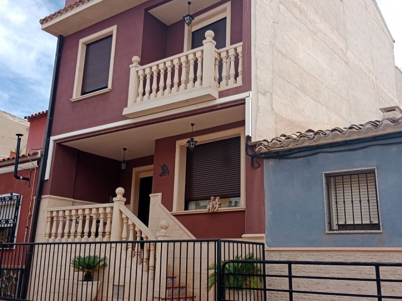 4 Bedroom 2 Bathroom Townhouse in Yecla
