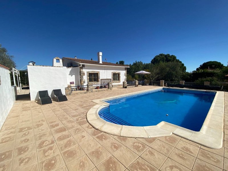 5 Bedroom 3 Bathroom Villa in Sax