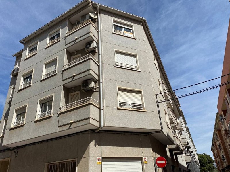 3 Bedroom 2 Bathroom Apartment in Sax