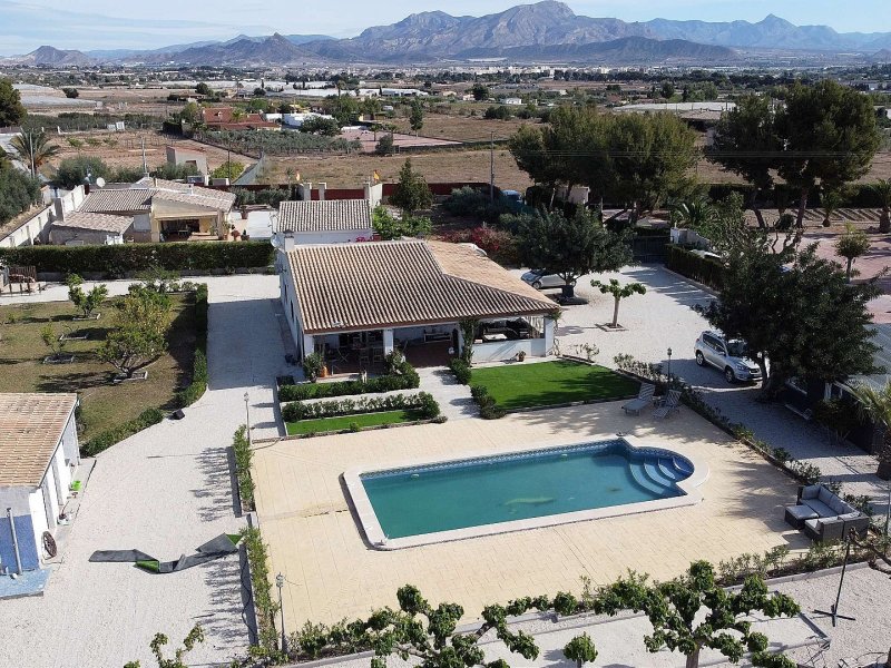 3 Bedroom 4 Bathroom Villa in Aspe