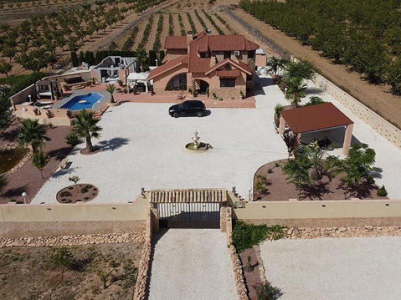 4 Bedroom 3 Bathroom Villa in Pinoso