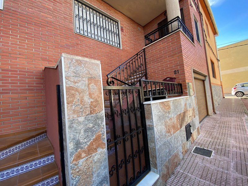 4 Bedroom 1 Bathroom Townhouse in Sax