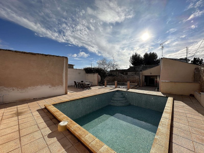 6 Bedroom 3 Bathroom Village house in Monovar