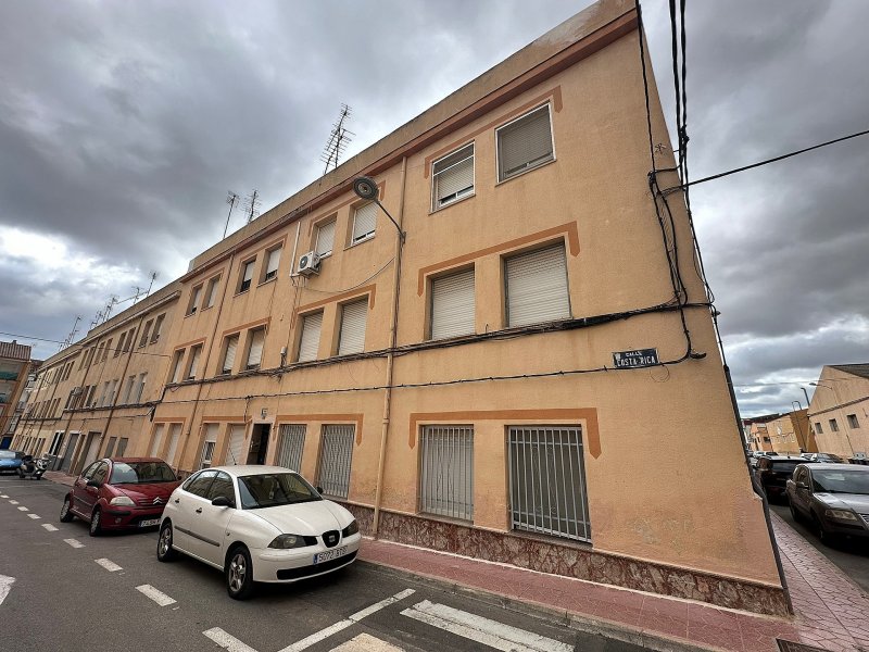 3 Bedroom 1 Bathroom Apartment in Sax