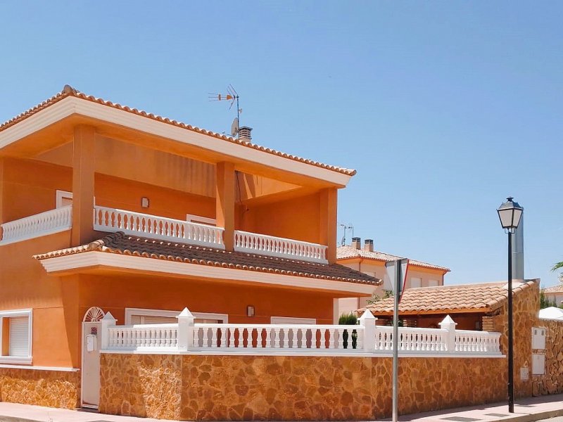 3 Bedroom 2 Bathroom Villa in Salinas