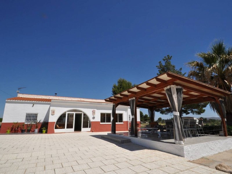 5 Bedroom 2 Bathroom Villa in Villena