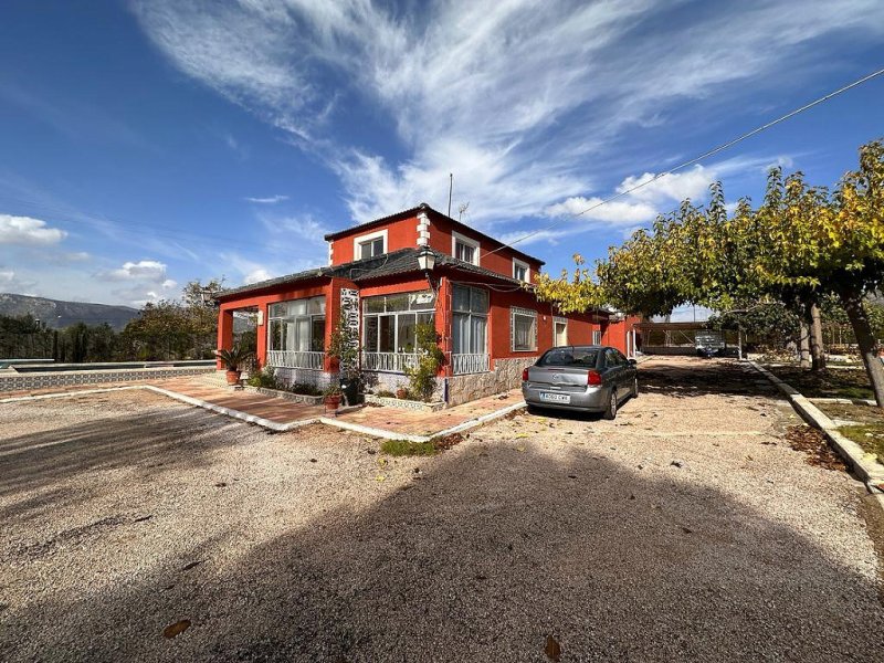 6 Bedroom 3 Bathroom Villa in Sax